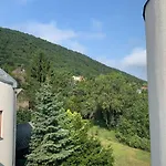 Maharaja Mountain Palace With Free Privat Parking And Garden Apartmán *
