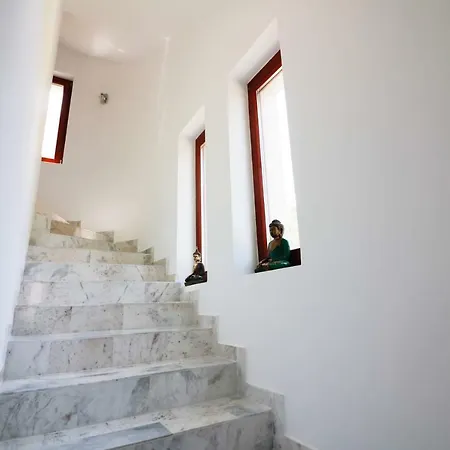 Maharaja Mountain Palace With Free Privat Parking And Garden Apartament