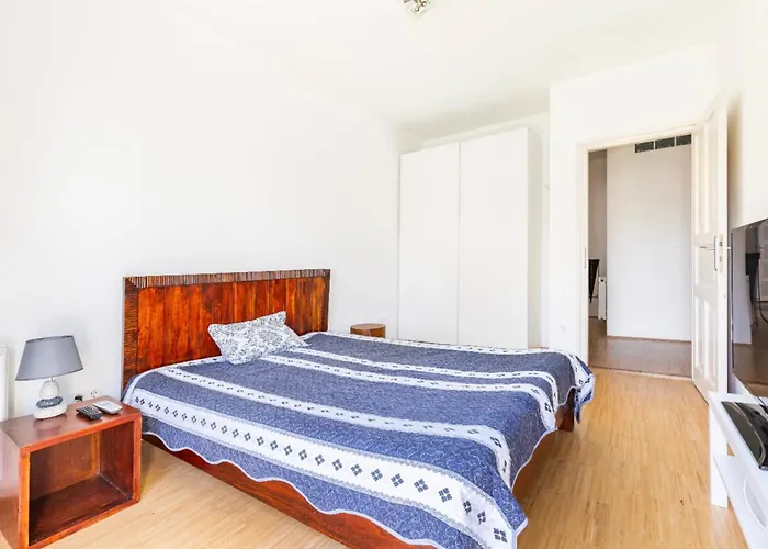 Maharaja Mountain Palace With Free Privat Parking And Garden