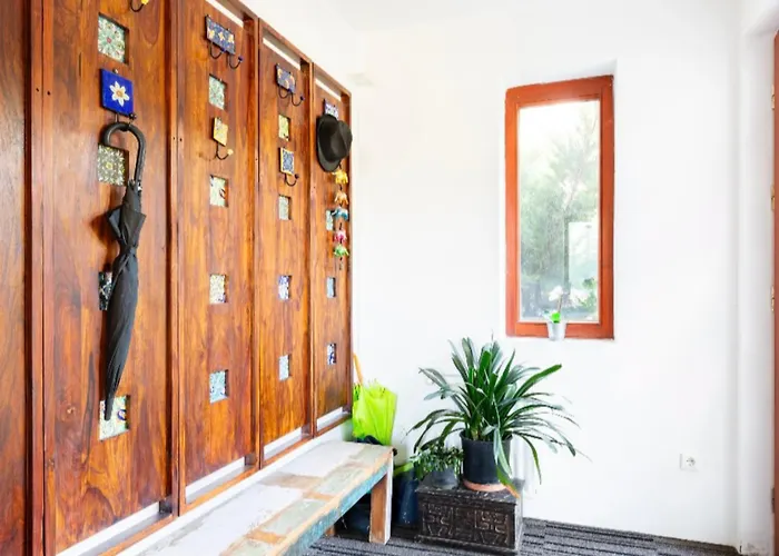 Maharaja Mountain Palace With Free Privat Parking And Garden