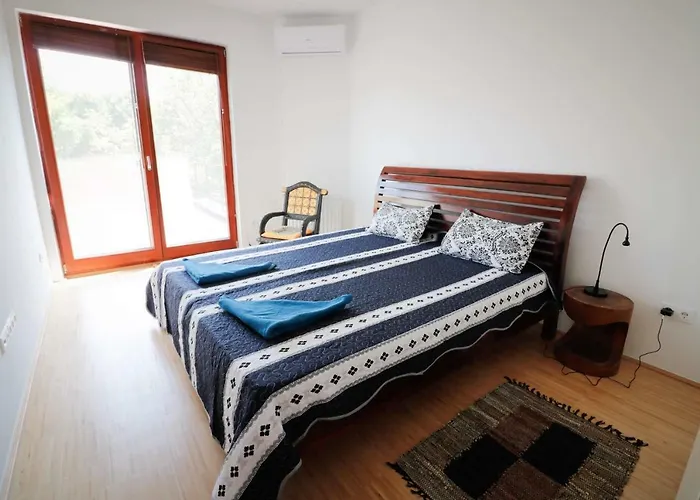 Maharaja Mountain Palace With Free Privat Parking And Garden