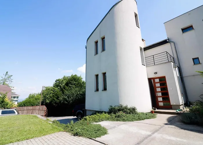 Maharaja Mountain Palace With Free Privat Parking And Garden Budapesta